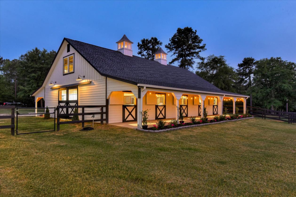 6 Stall Modern Luxury Farm in Equestrian Community - photo 2