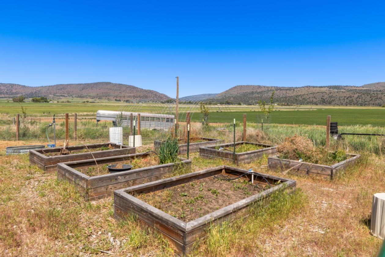 BEAUTIFUL, TURN KEY HOME + FARM + ADU ON 101 ACRES - photo 23