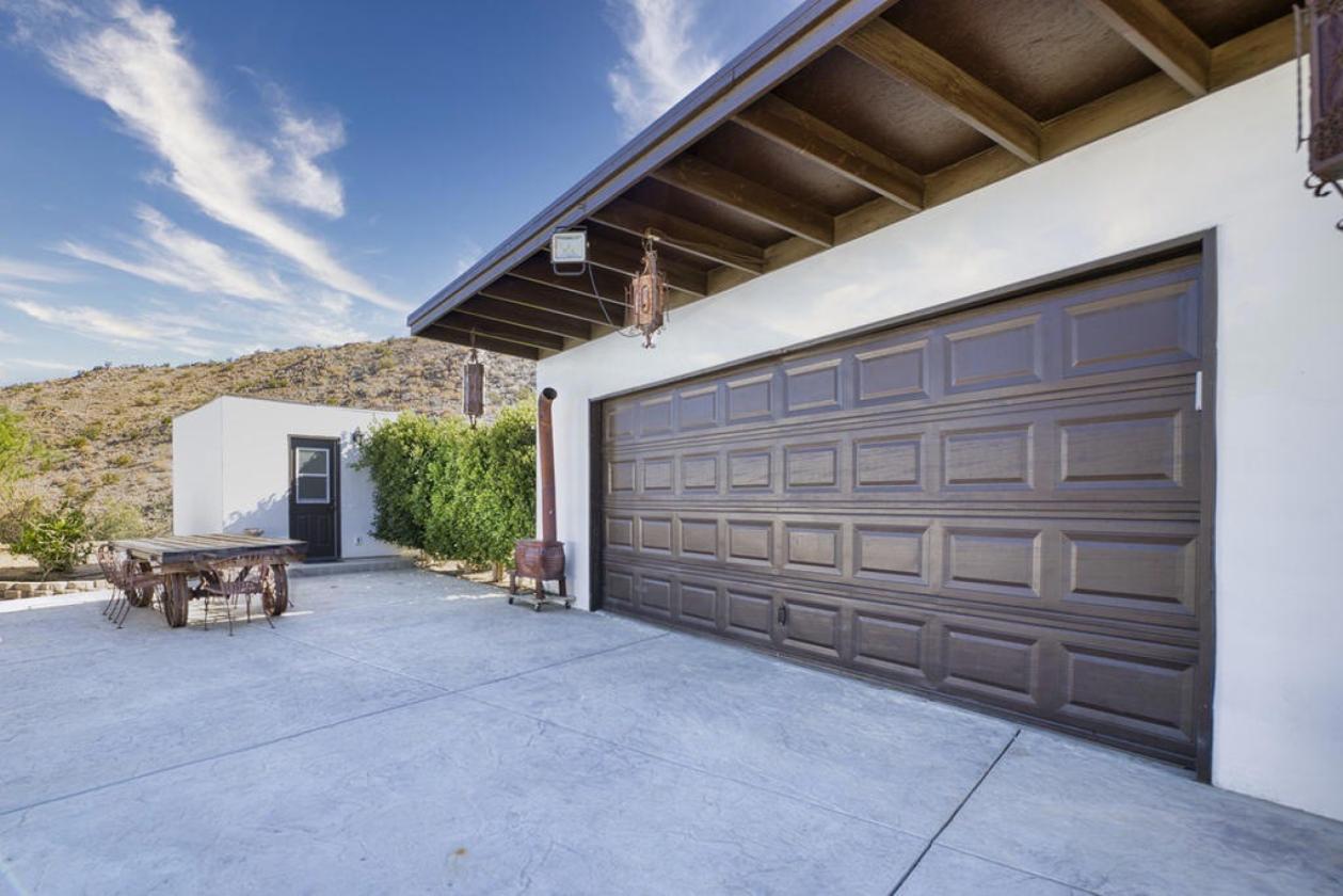 Equestrian Ranch, Two separated homes on 5 acres - photo 18
