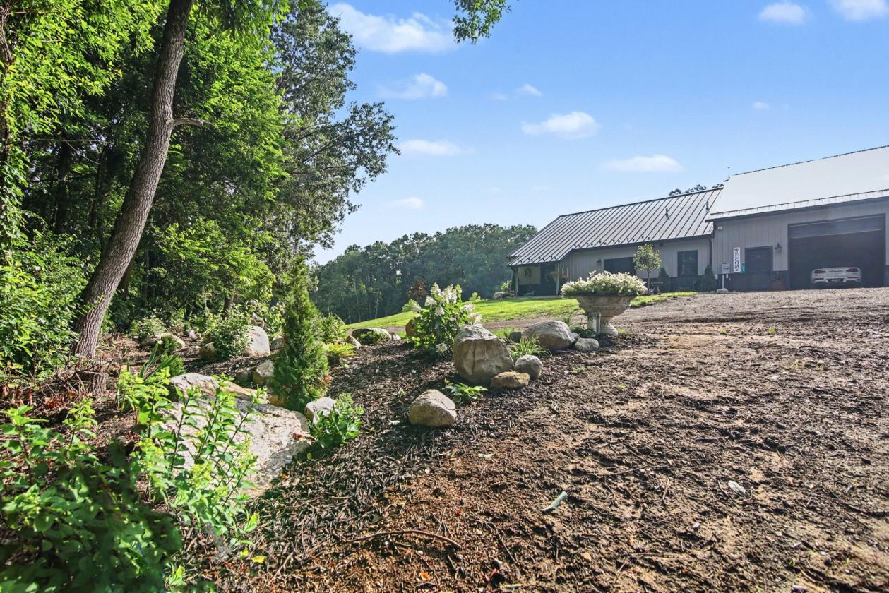 Gorgeous home with equestrian amenities - photo 10