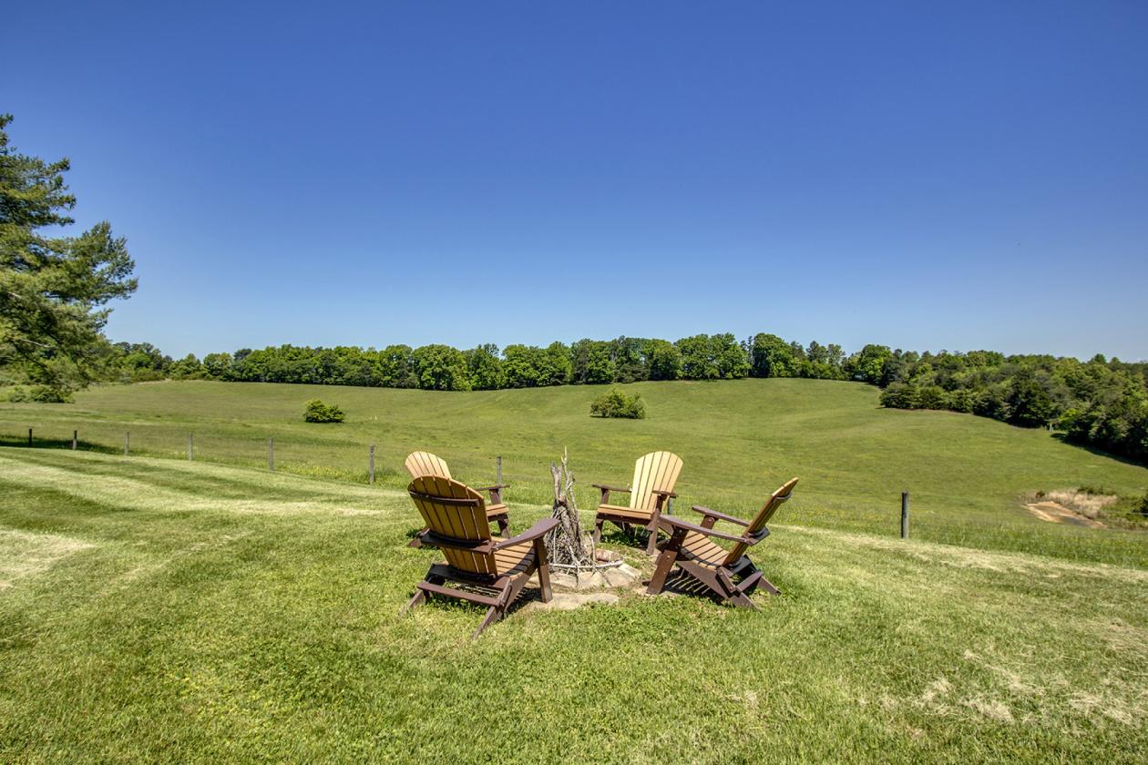 Beautiful log home on 33.95 acres - photo 27