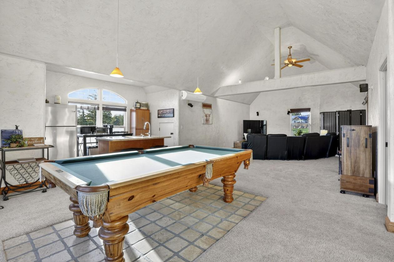 Custom Home on 10+Acres, Indoor Arena, 6 stalls - photo 20
