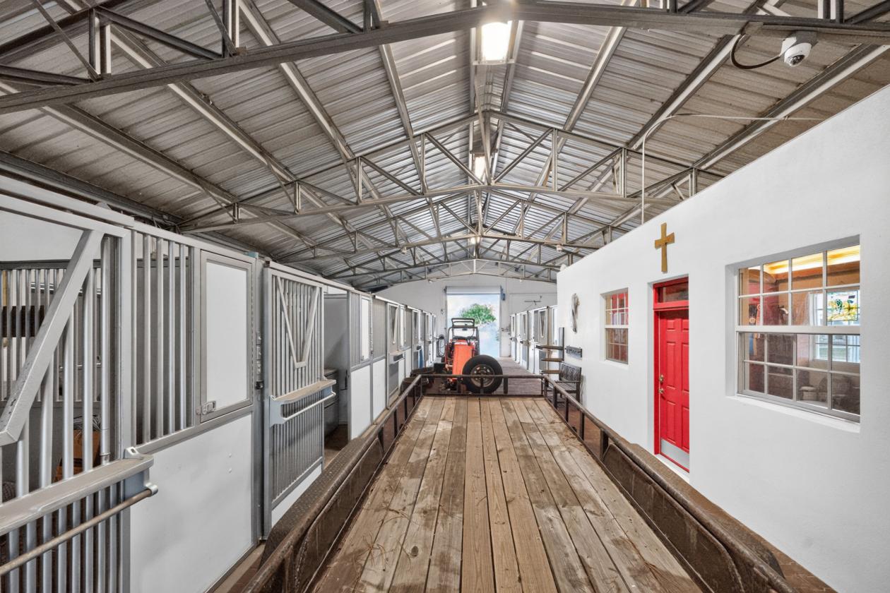 Premier 5 Acre Equestrian Estate - photo 24