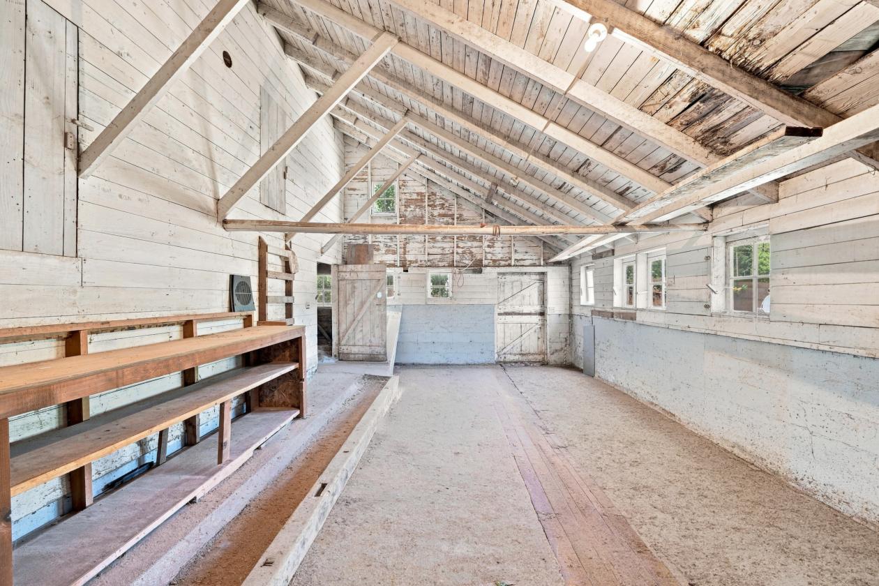 A RARE OFFERING - Incredible Estate - photo 23