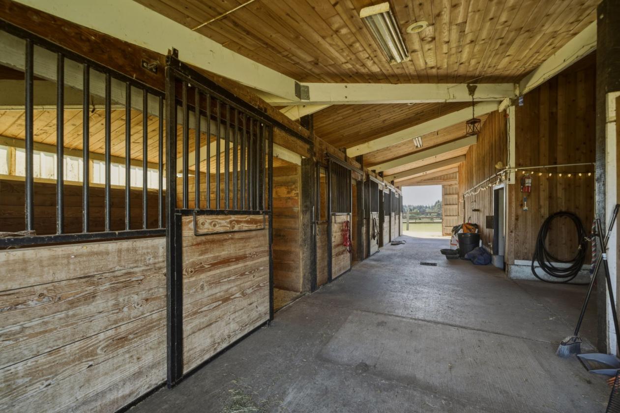 Legacy Boarding Facility w/ 41 Stalls & 2 Arenas - photo 12
