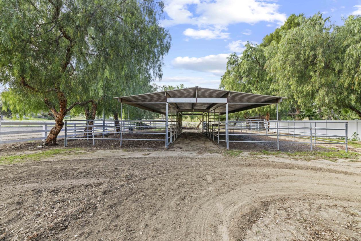 Amazing Horse Ranch just outside of Los Angeles - photo 25