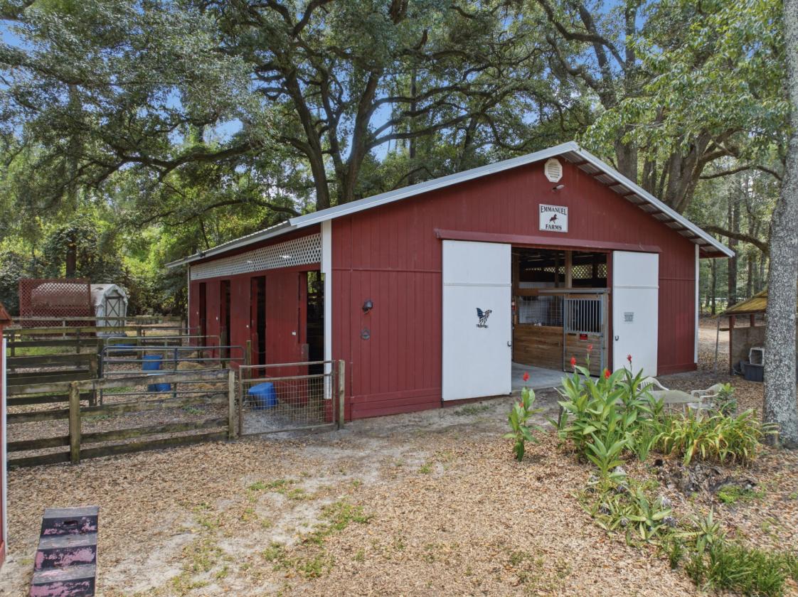 A Rare Equestrian Estate Designed for Horse & Home - photo 14