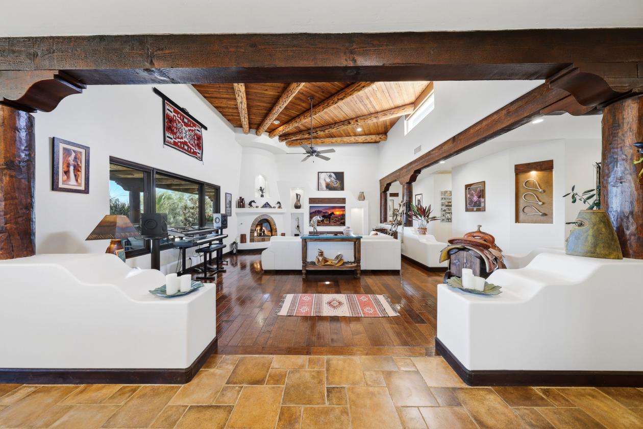 Refined Equestrian Estate - photo 11