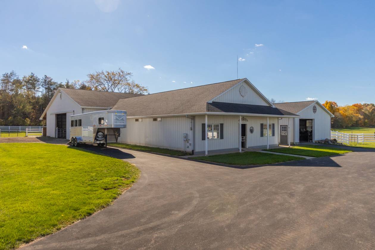 Modern Equestrian w/Indoor & Outdoor Riding Arenas - photo 21