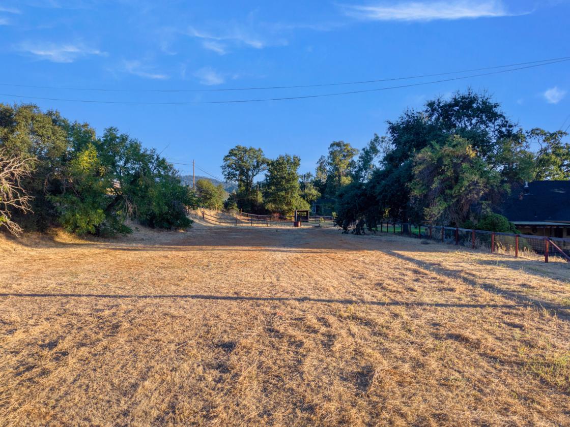 Finch Gardens, Creekside Family Compound & Pasture - photo 8