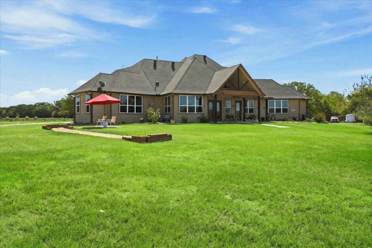 10 AC Horse Property, dual primary bedrooms - photo 25