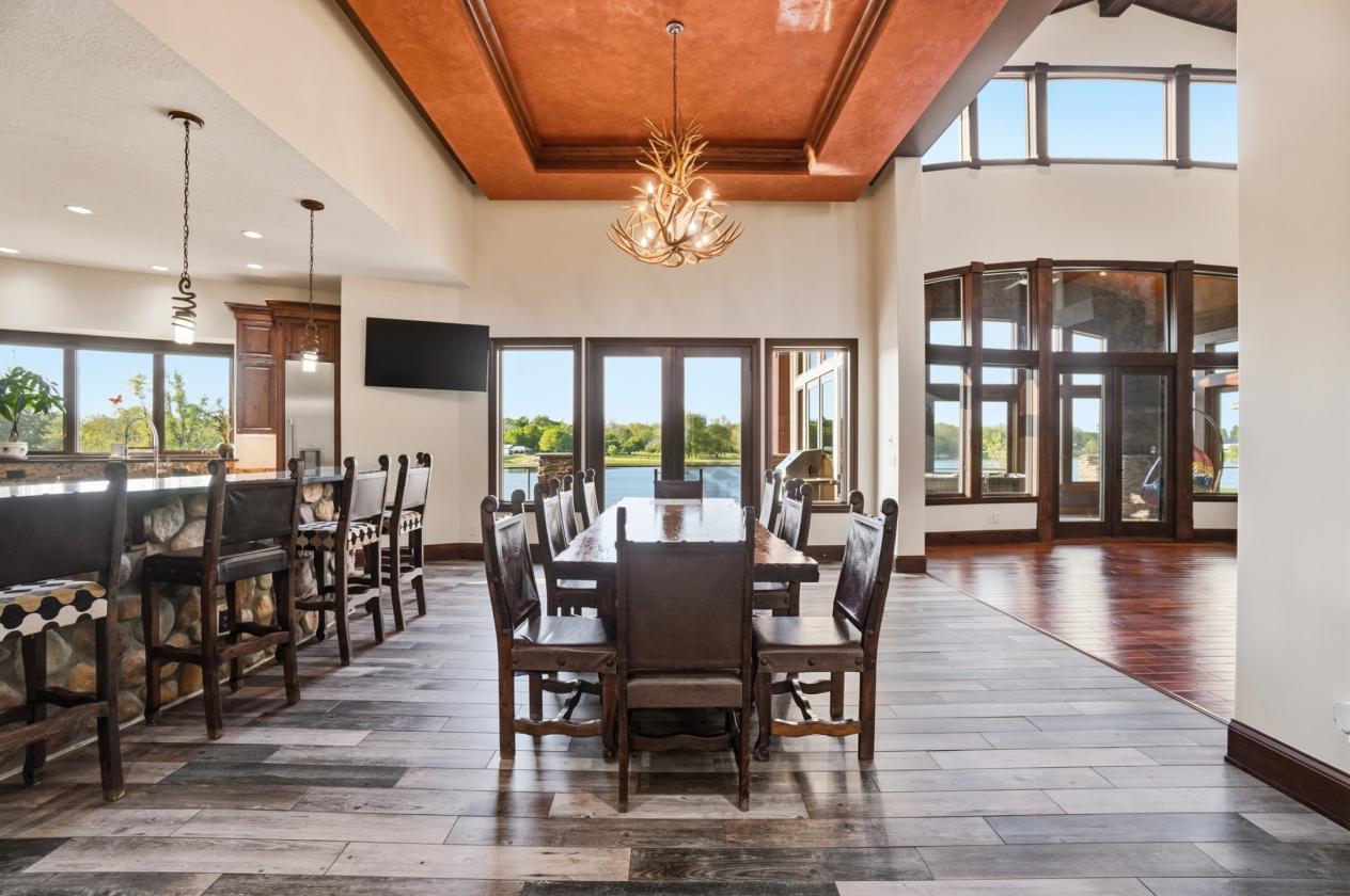 ASPEN-INSPIRED ESTATE ON 28 ACRES BACKS TO LAKE - photo 26