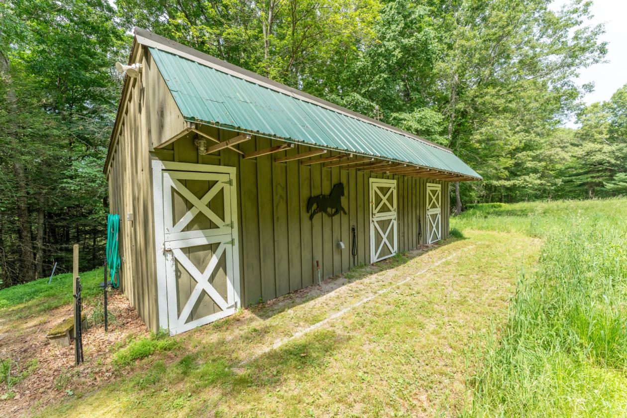 Exceptional Colonial with 2-Stall Barn on 6.22 Acres - photo 16