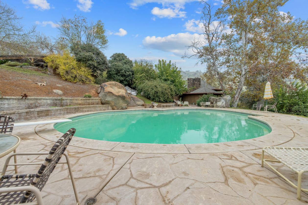 200 acres, two Harry Gesner homes, foothills - photo 13