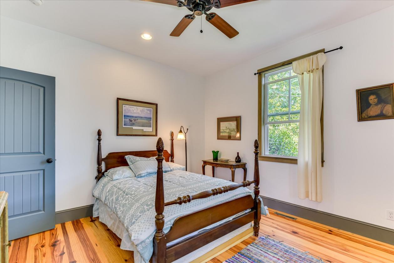 Charming 9 Acres Horse Property - photo 18