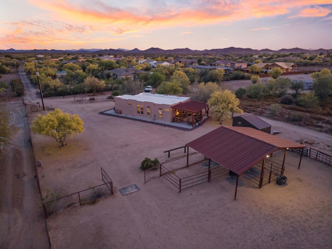 Rare and Charming Equestrian Property - photo 2