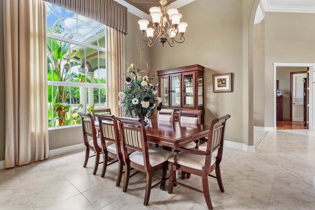 Spectacular 20-Stall Equestrian Estate on 6.34 Ac - photo 9