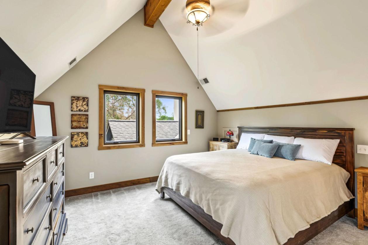 Gorgeous home on 10 acre equestrian property - photo 30