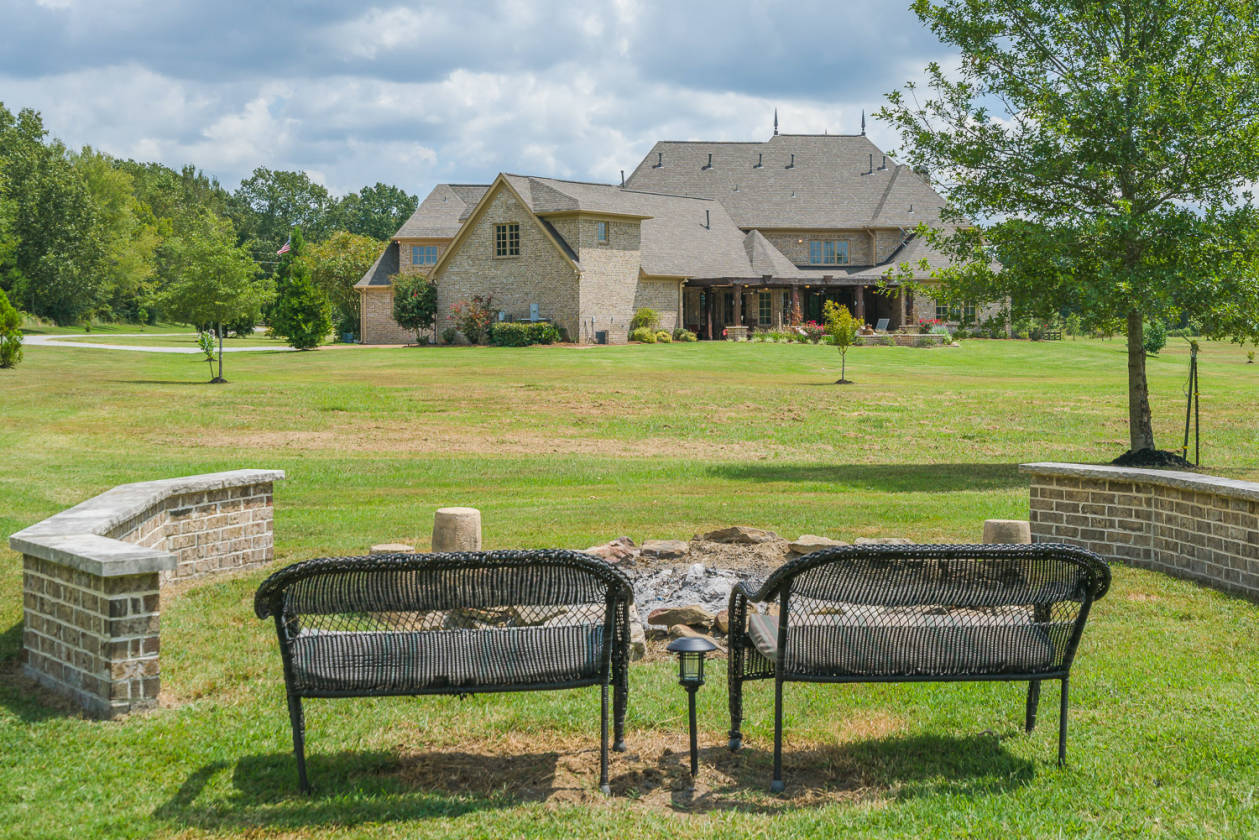 Country Estate on 19.3 Acres 45 minutes from Downtown... Williston