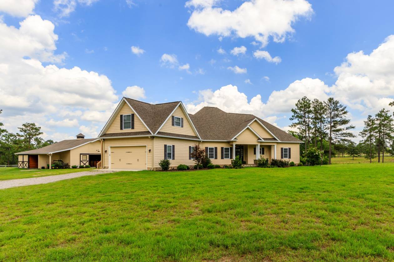Impeccably Maintained Horse Farm in Pine Ridge Vass, Moore County, North Carolina