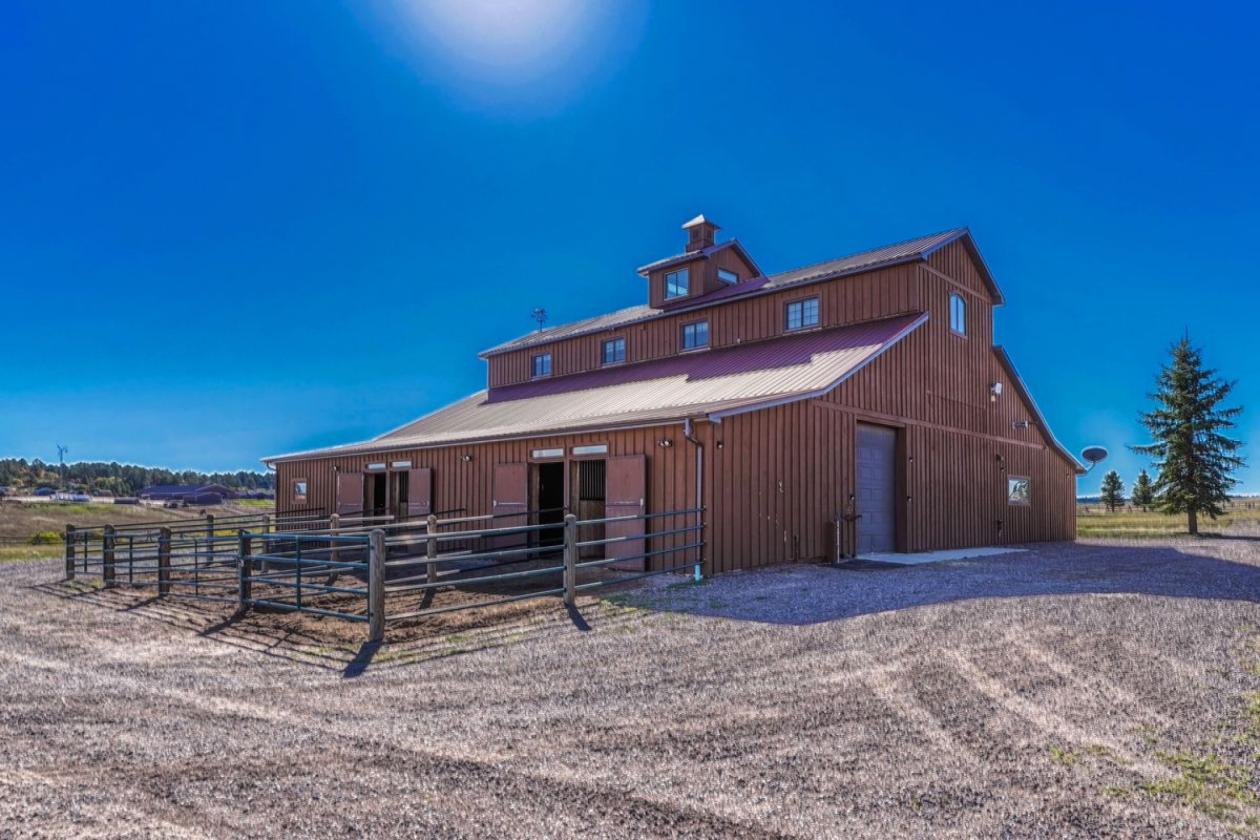Timeless Equestrian Living Made for Entertaining - photo 9