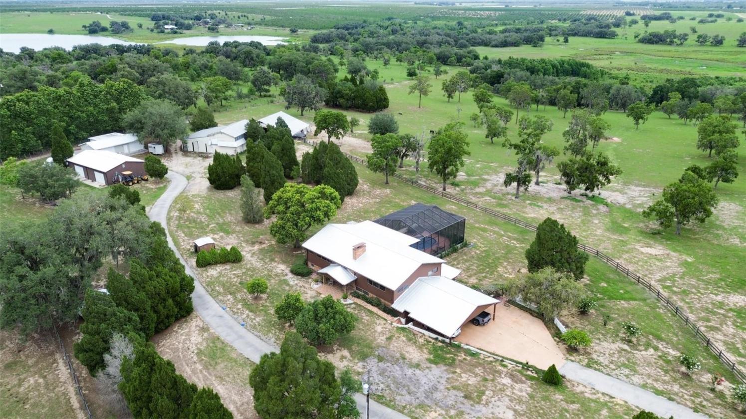A BEAUTIFULLY SECLUDED 30 ACRE EQUESTRIAN ESTATE - photo 28