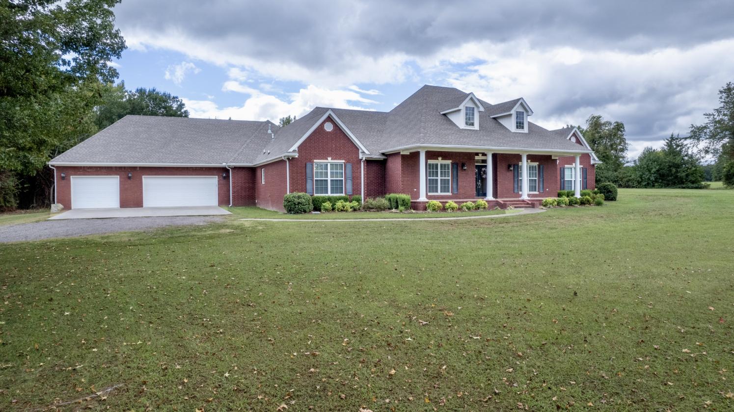 Custom Home on 14 Acres—Bring Your Horses! - photo 2