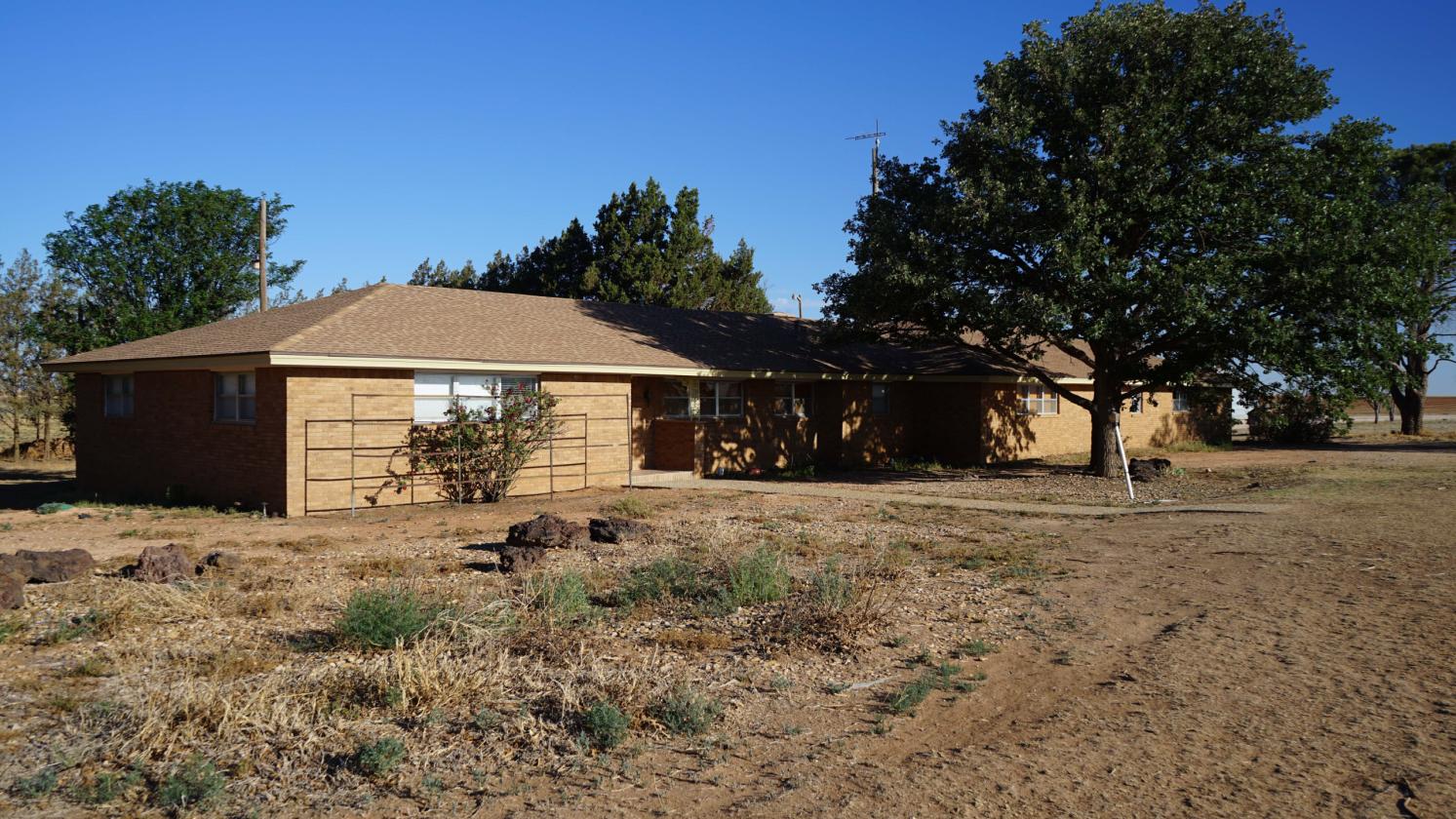 Updated Country Estate on 16.36 +/- Acres - photo 4