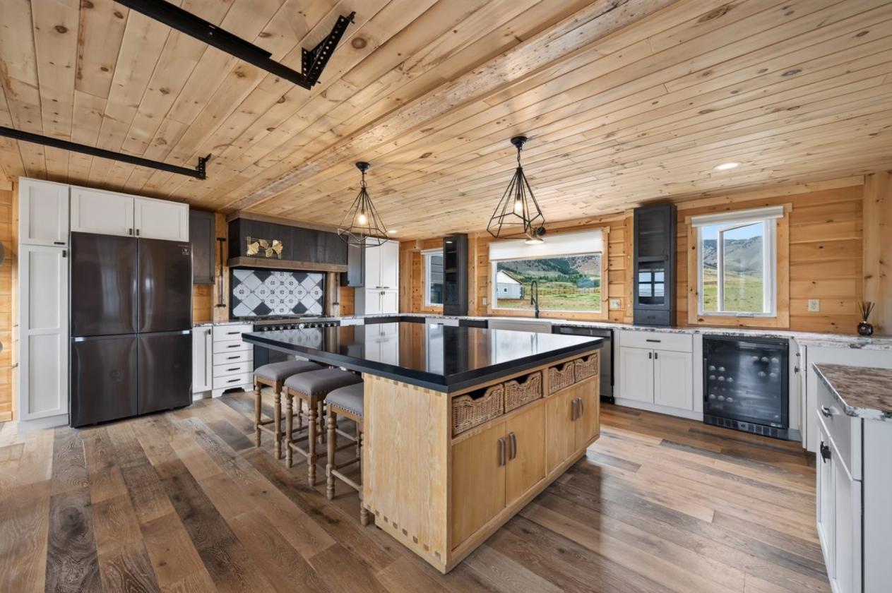 Unique Construction like no other in Wyoming! - photo 12