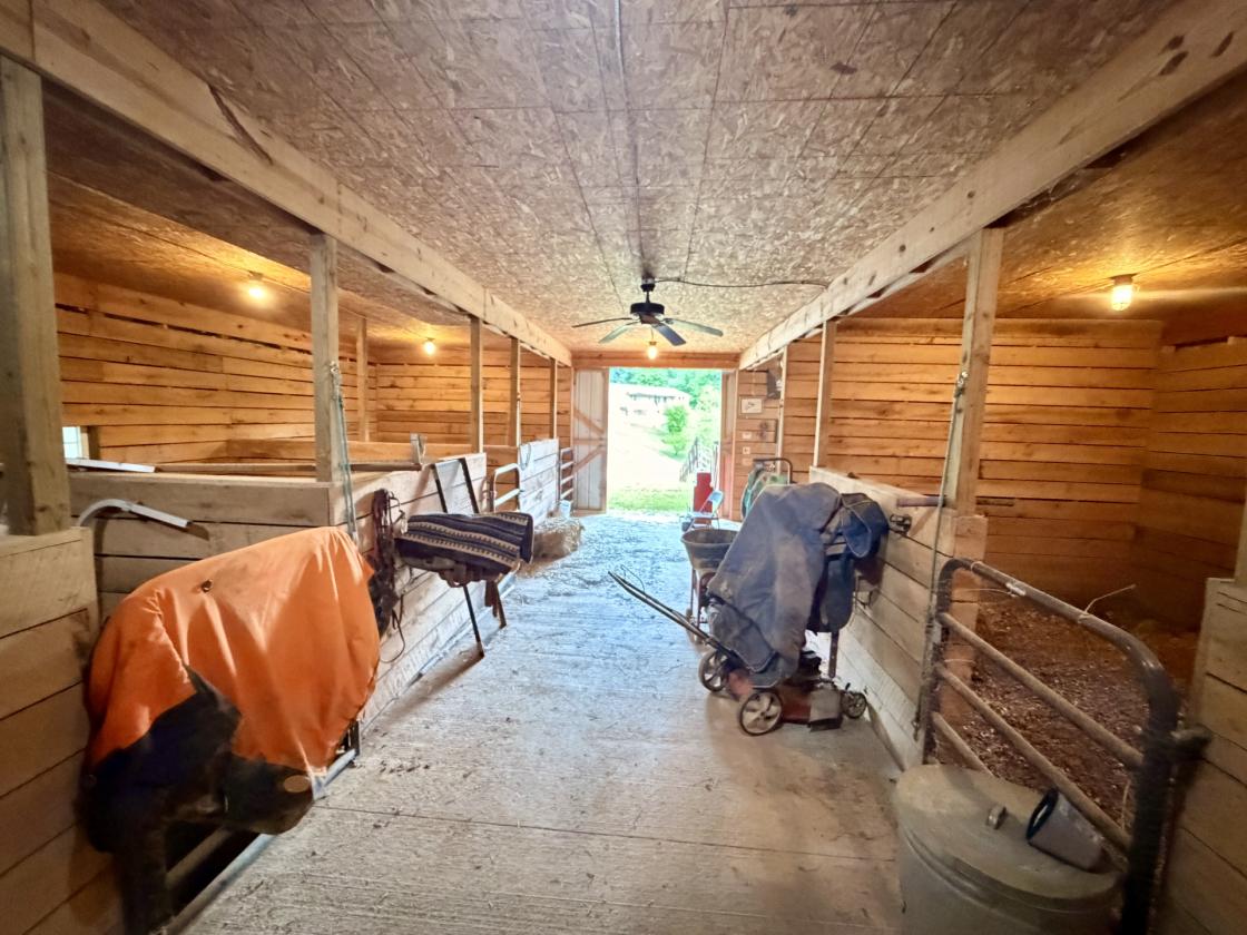 Custom Home On 271.28 Acres - photo 17
