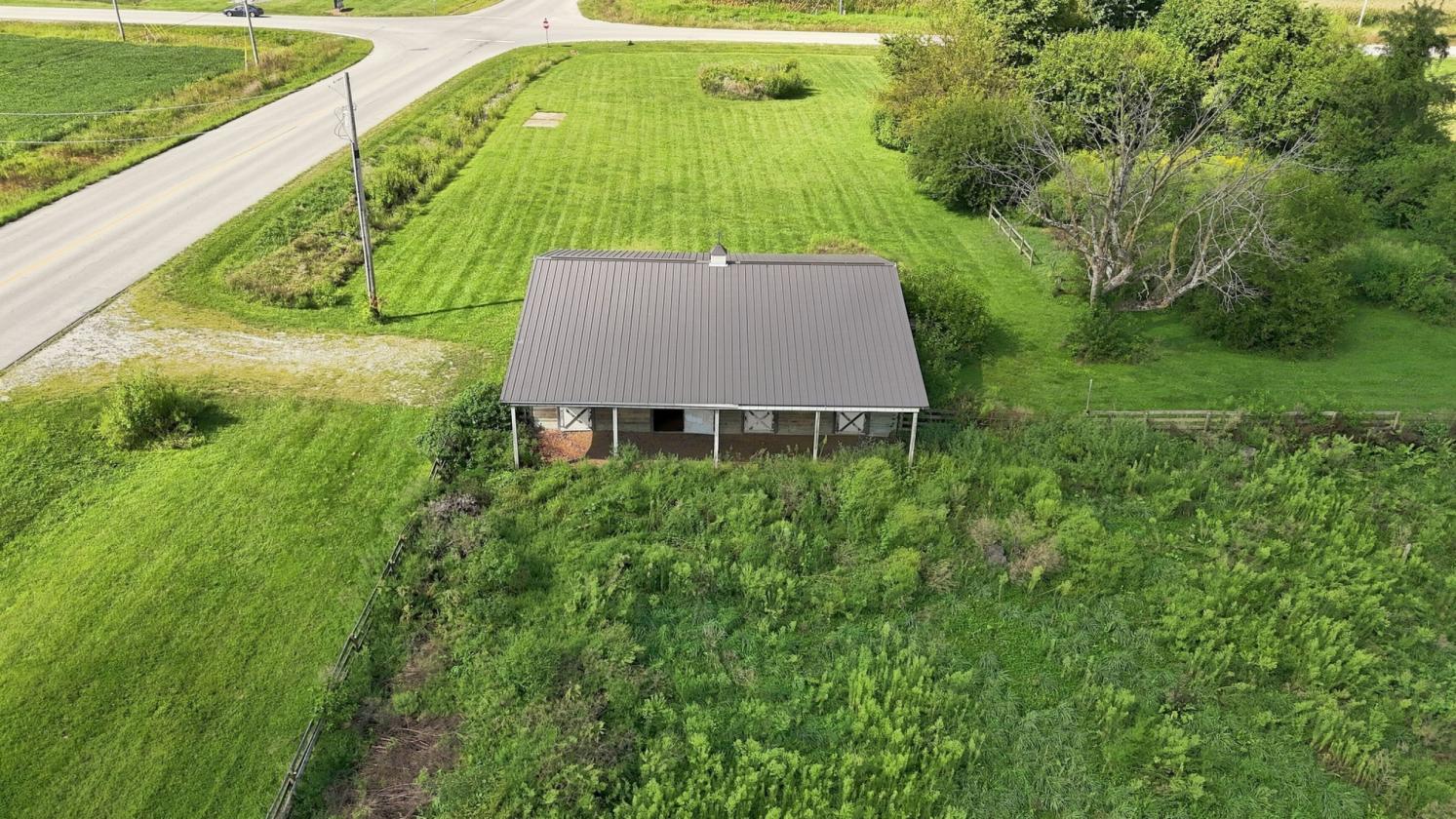 21.49 acres w/ move-in ready home & horse barn - photo 24