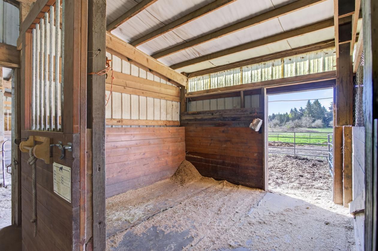 16 Stall Toledo Horse Facility - photo 8