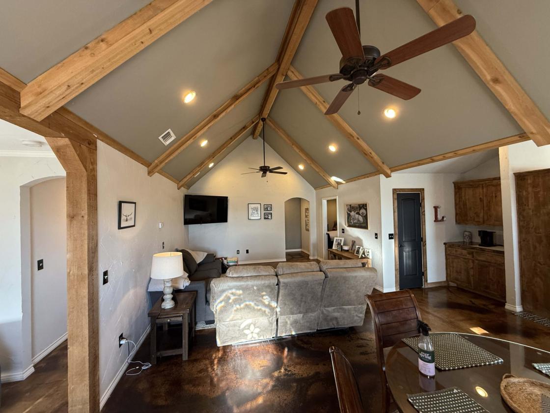 Feedyard & Equine Facility with Modern Homes - photo 14