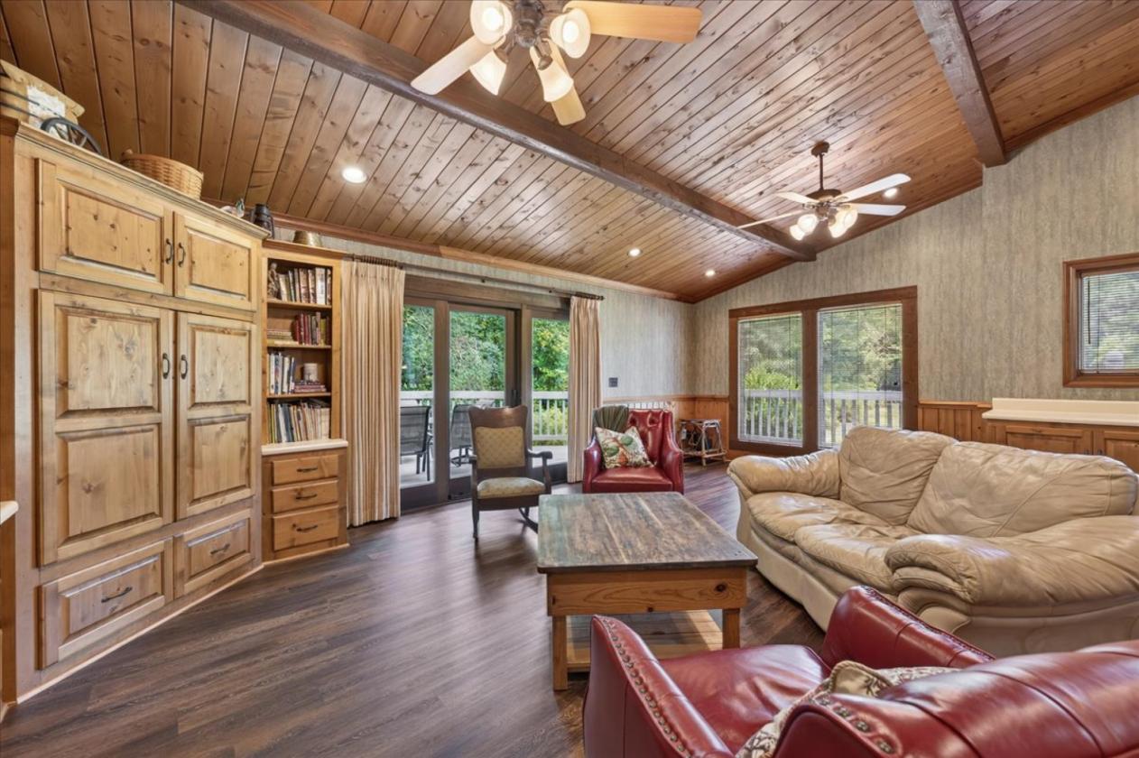 Custom Built Cabin with 3.5 Acres for Horses - photo 10
