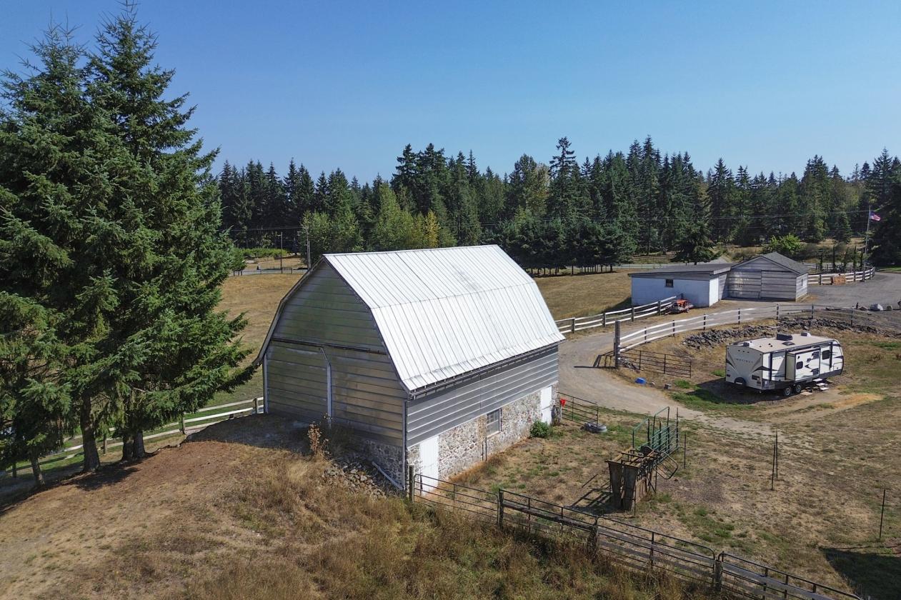 18+ Acre Turn-Key Ranch With Mountain Views - photo 7
