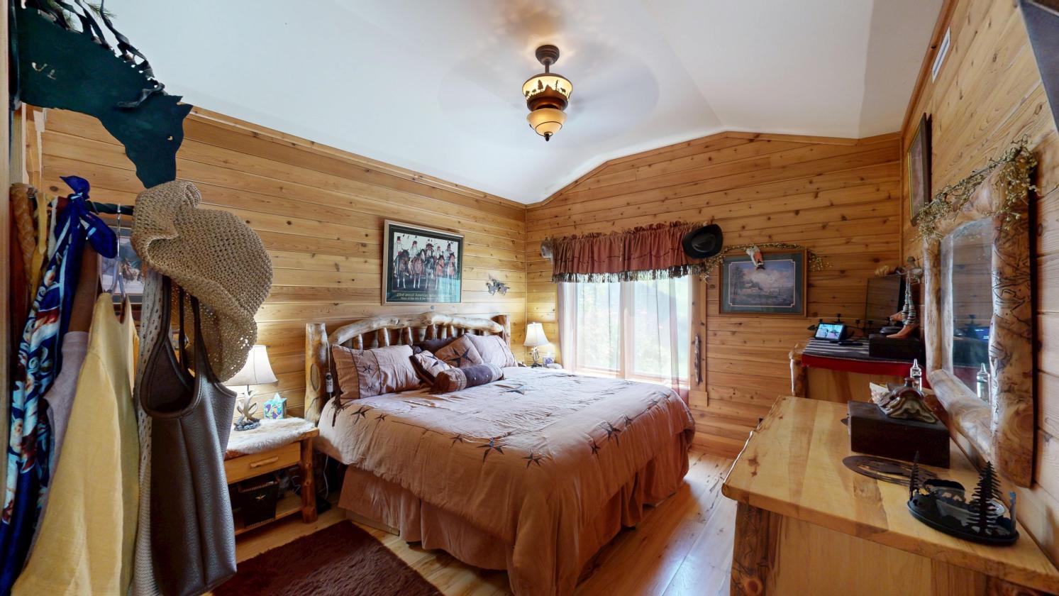Horse/Hobby Farm on 17 Acres - photo 24