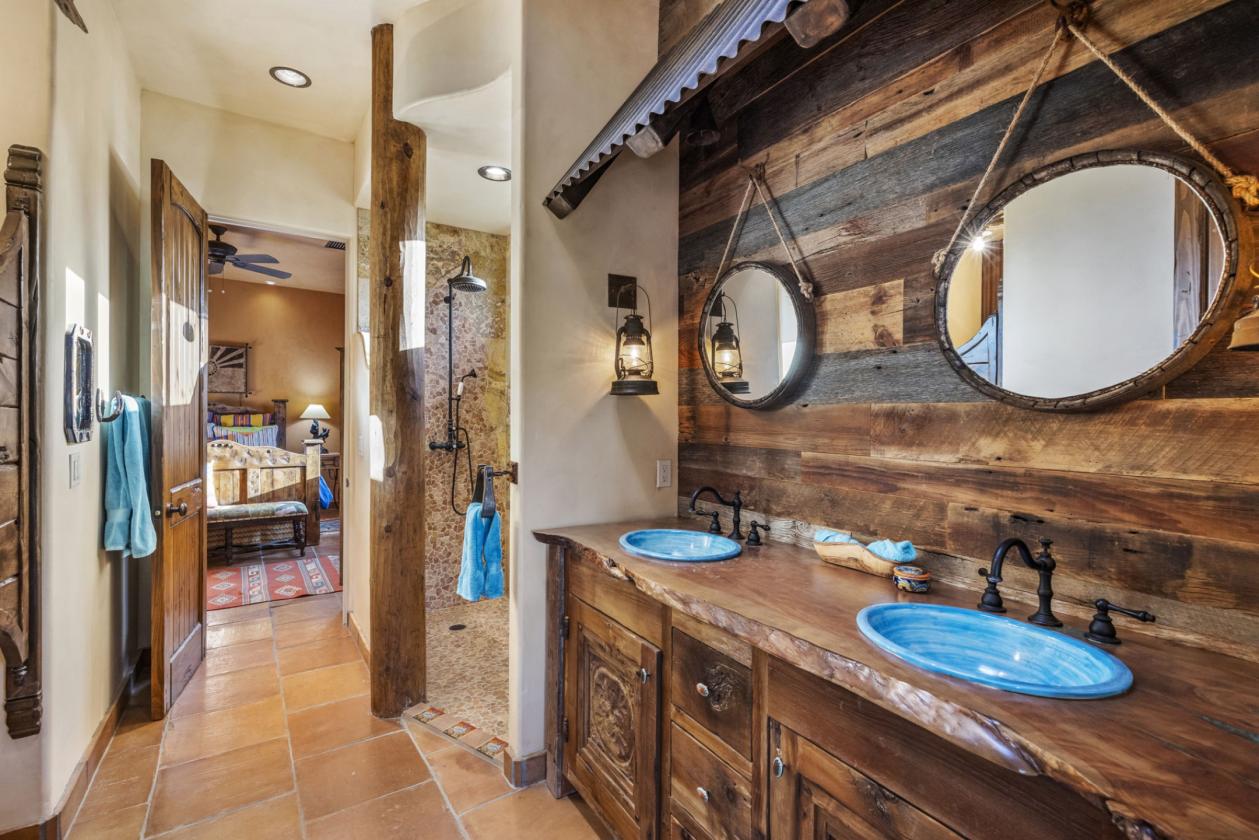 11 Acre Luxury Horse Property - Mountain Views - photo 20
