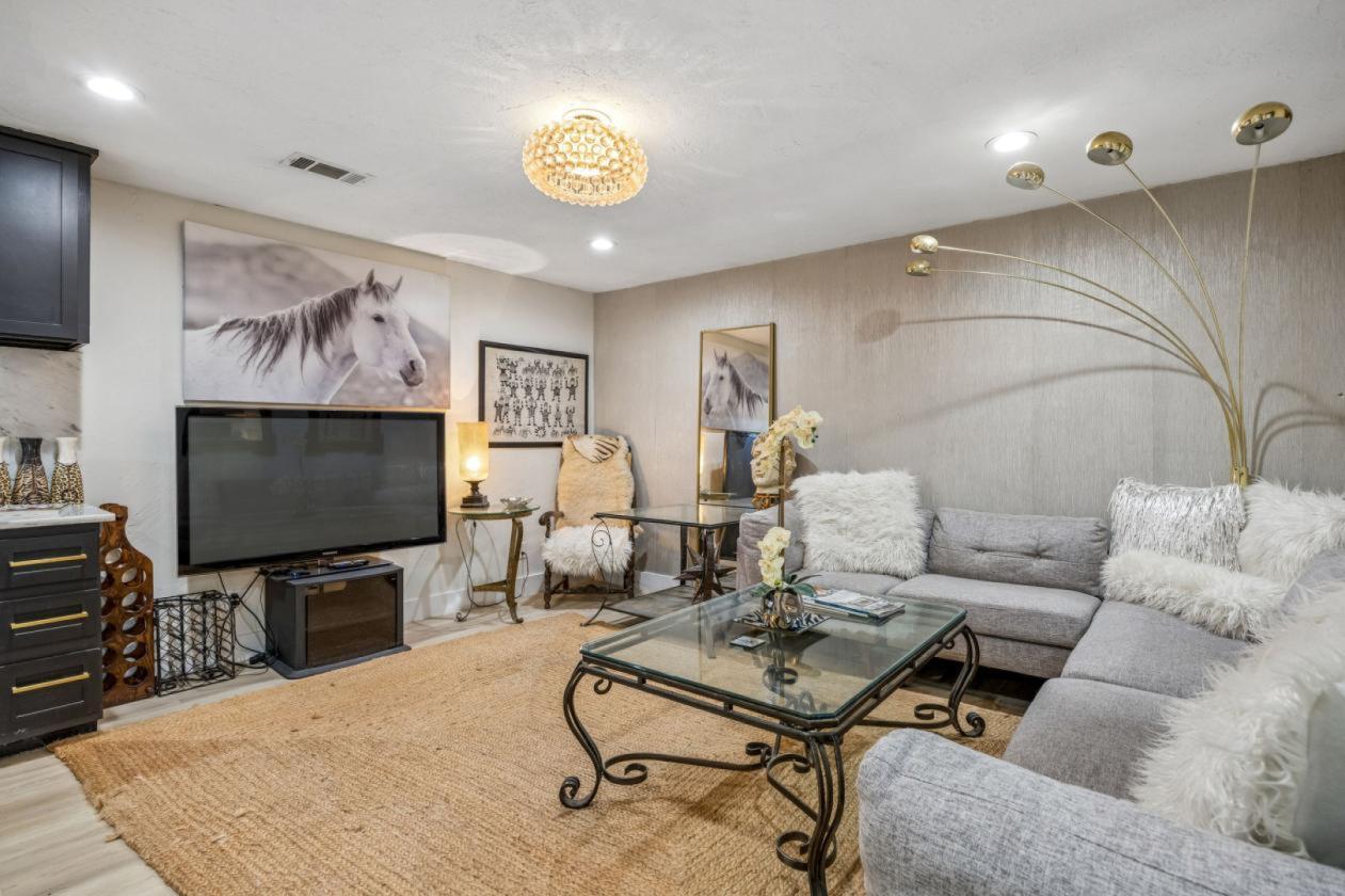 In-Town Luxury Resort Inspired Equestrian Retreat - photo 23