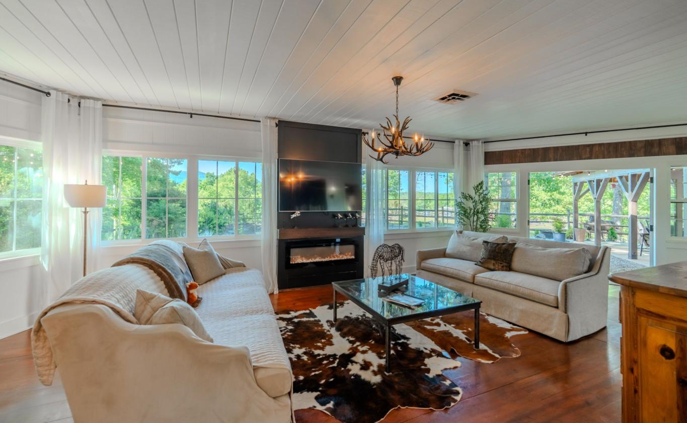 Historic 24 ac Equestrian Estate w Covered Arena - photo 13