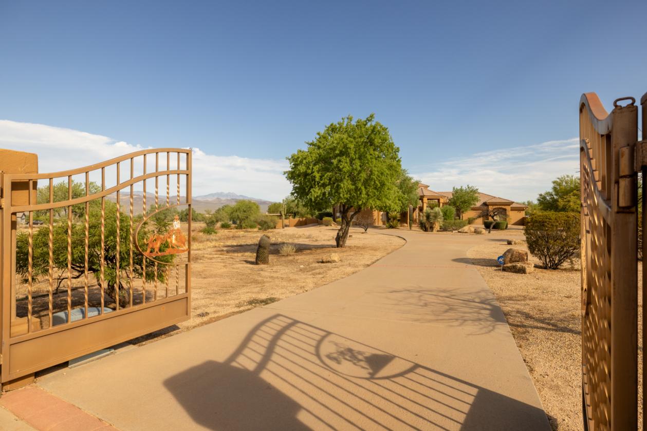 10-AC Luxury Equestrian Estate w/ Panoramic Views - photo 8
