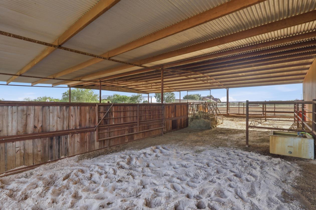 Turn Key Horse Property In South Central Texas - photo 10