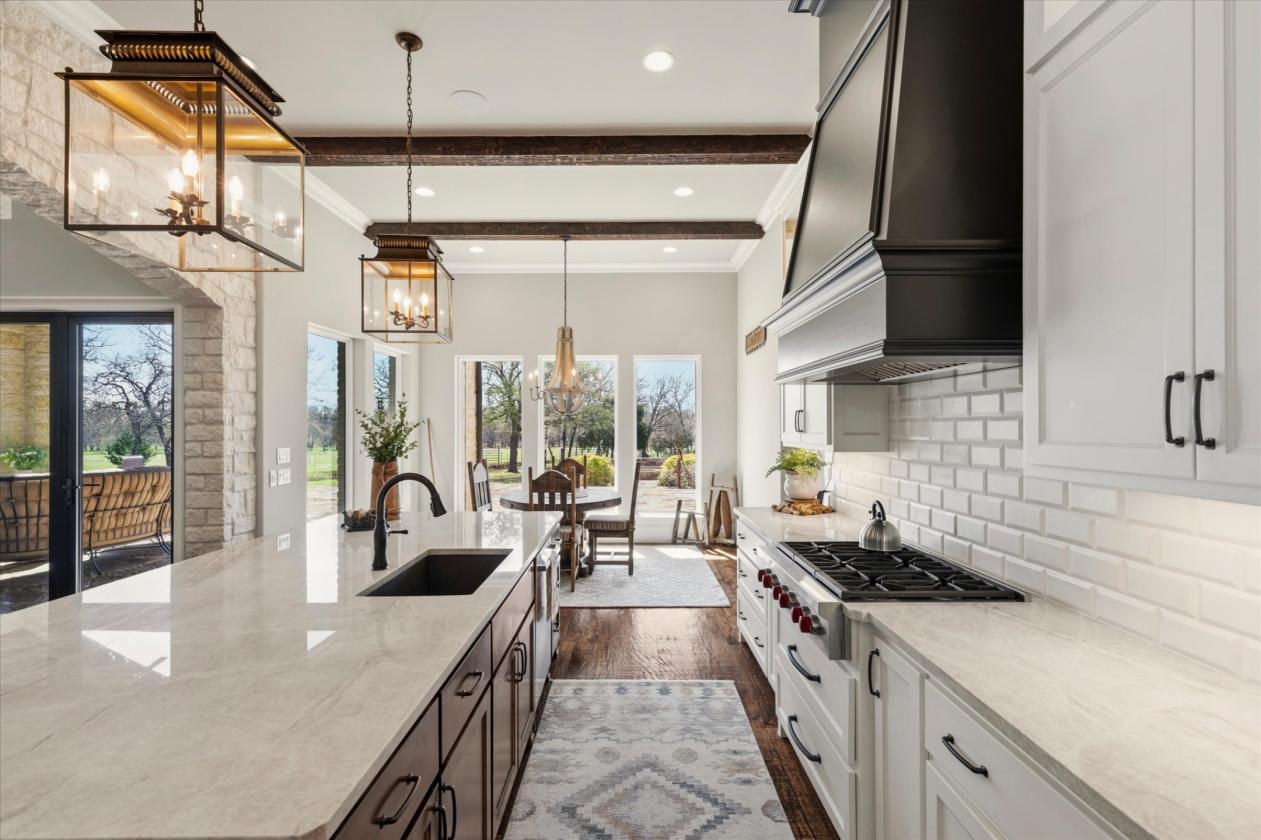 The perfect luxury home with privacy - photo 11