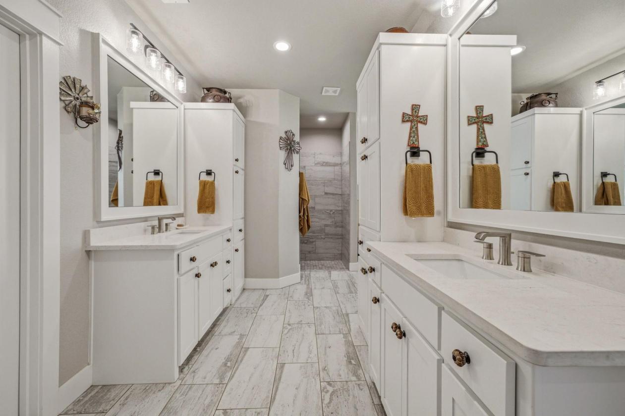 Gorgeous, Rock Home Situated on 15.4 Coastal Acres - photo 16