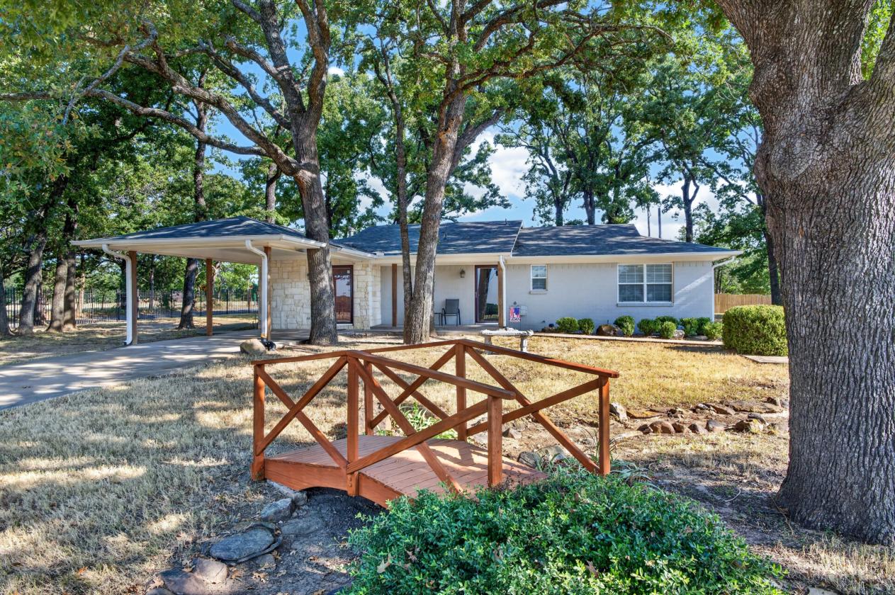 18 Acres, 3 Barns, Training Arena, 3 Residences - photo 23