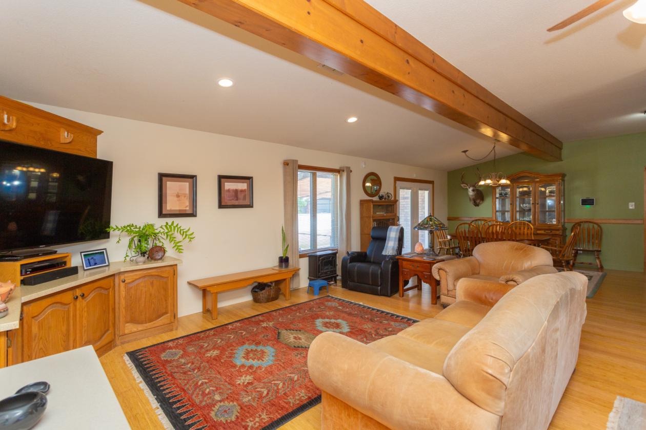 Equine enthusiasts dream property! - photo 12