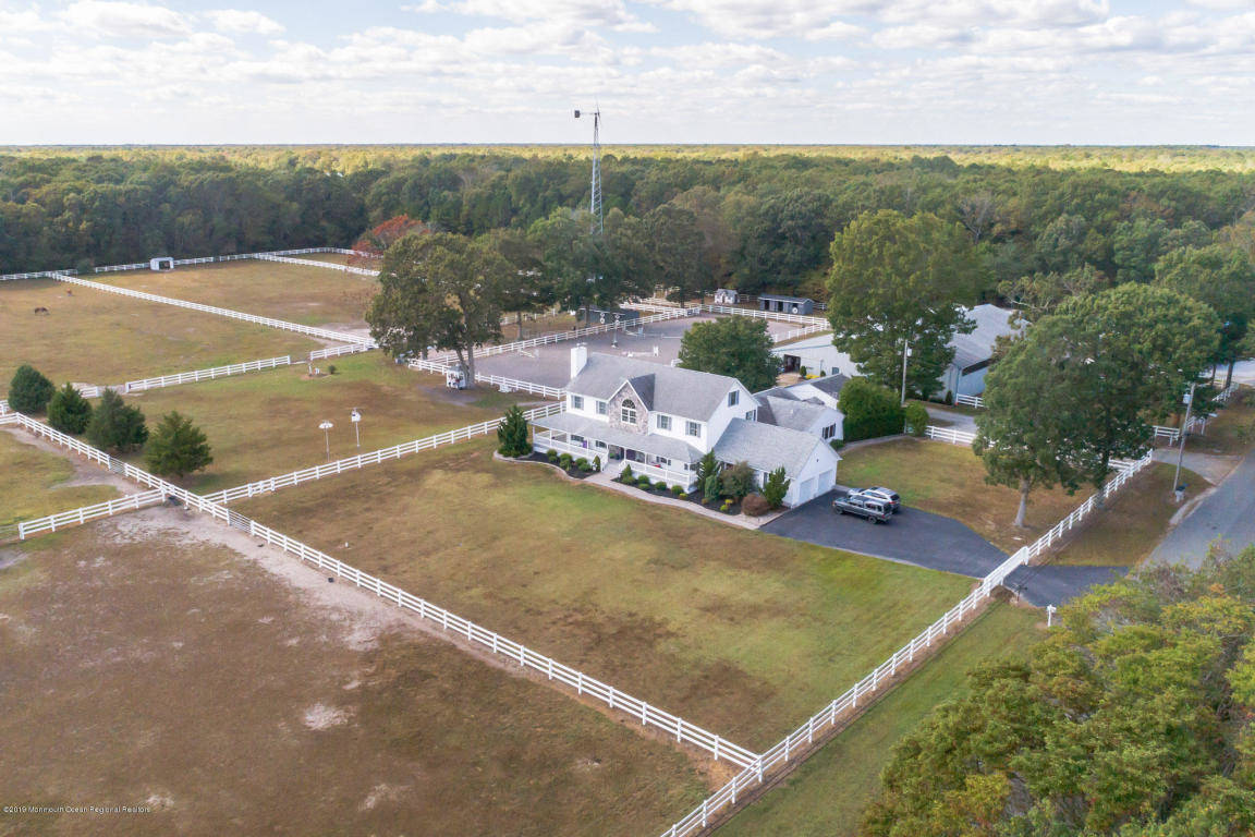 IMMACULATE FARM W/ BEAUTIFUL HOME INDOOR! 30 Minutes to booming