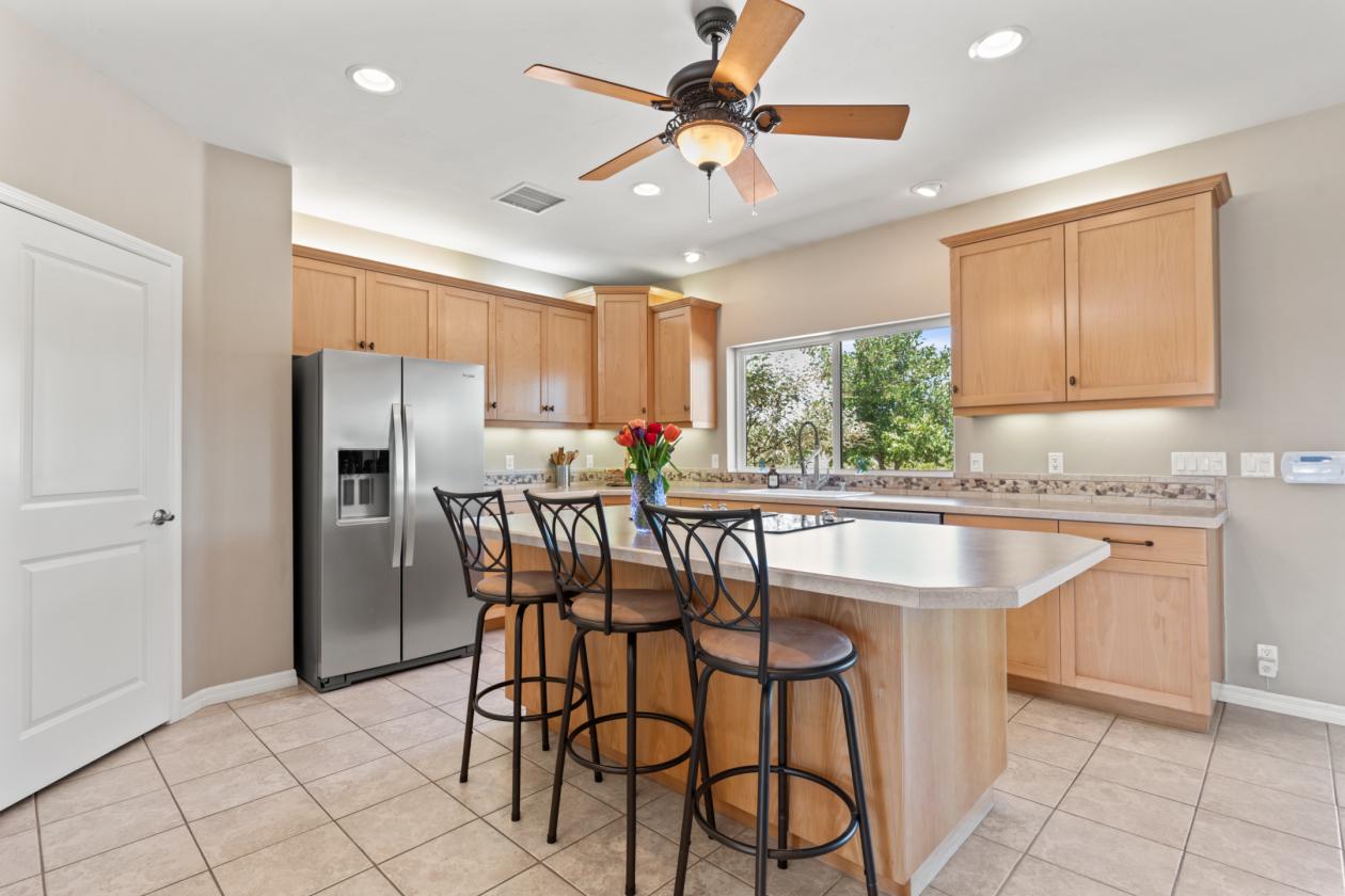 Custom 5-Acre Horse Ranch with Stunning Views - photo 5