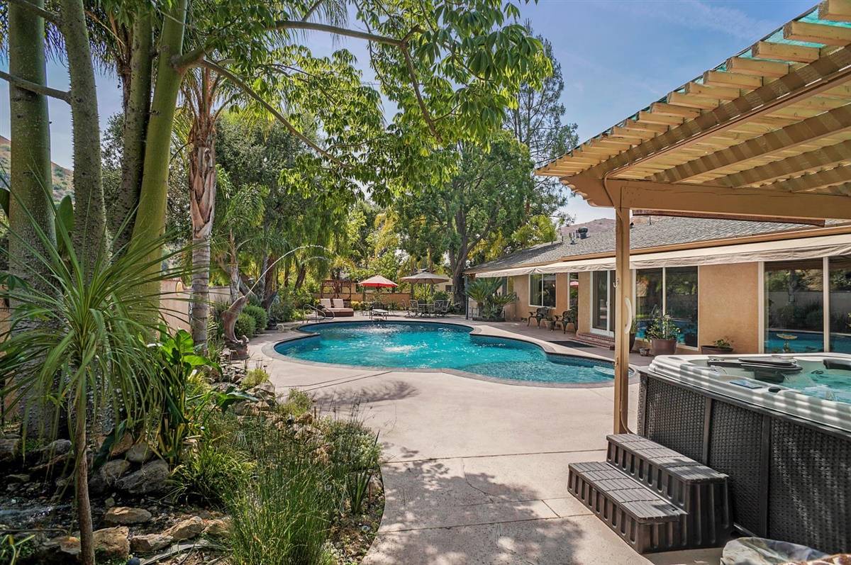 1.25 Acre La Tuna Canyon Horse Property with Ranch Style... Los