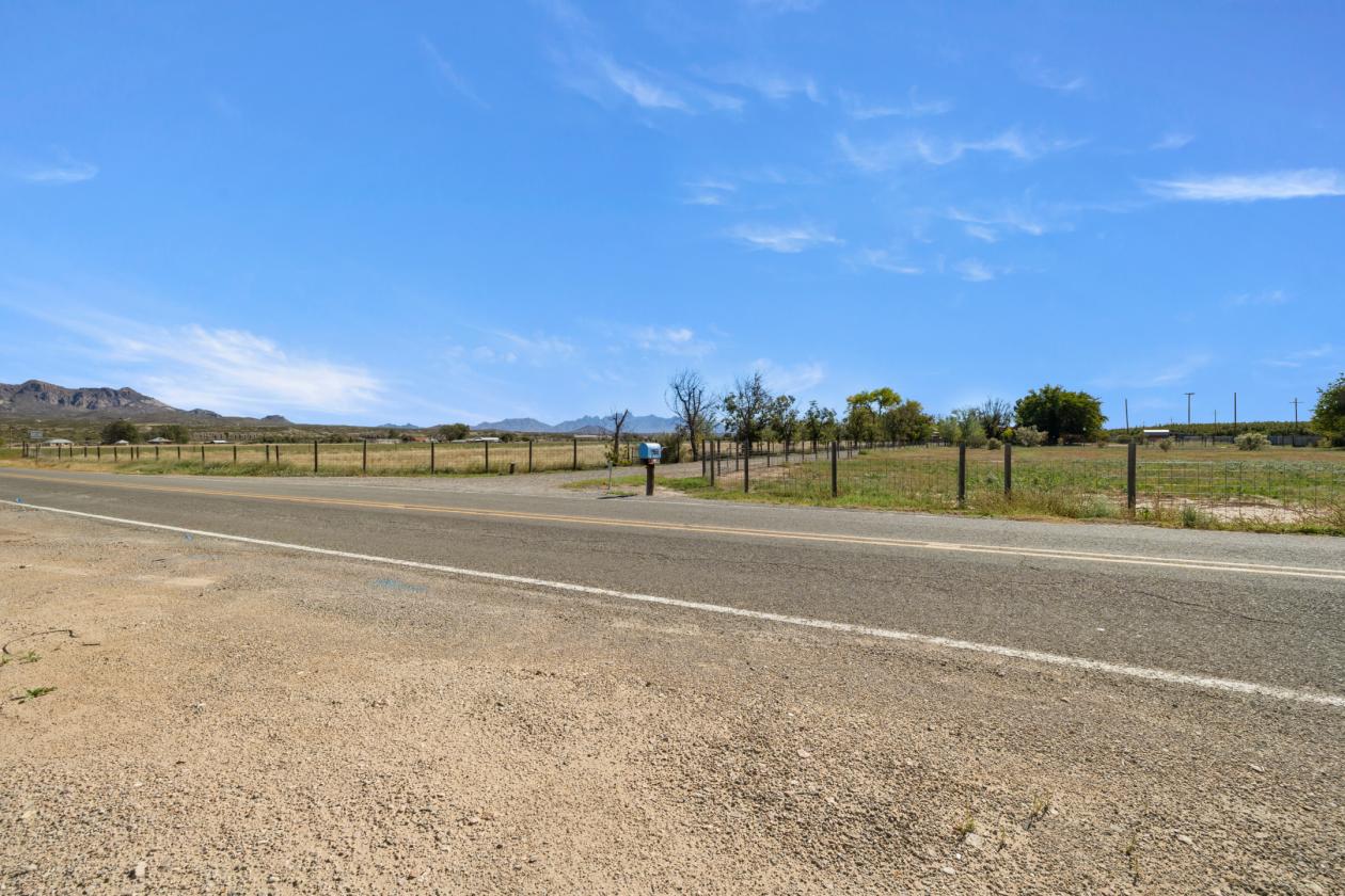7 ACRE HORSE PROPERTY WITH THREE HOUSES - photo 5