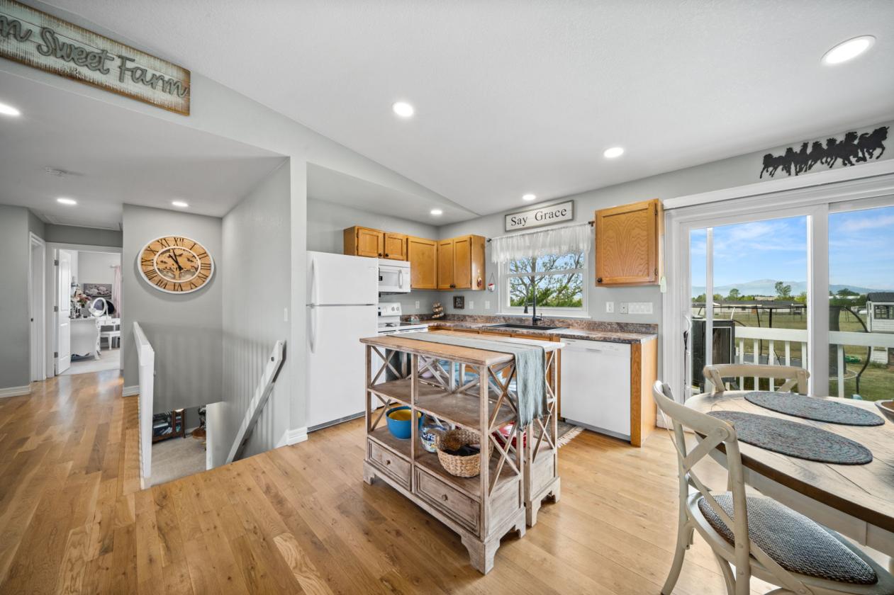 Pikes Peak Views & Horse-Ready Living - photo 8